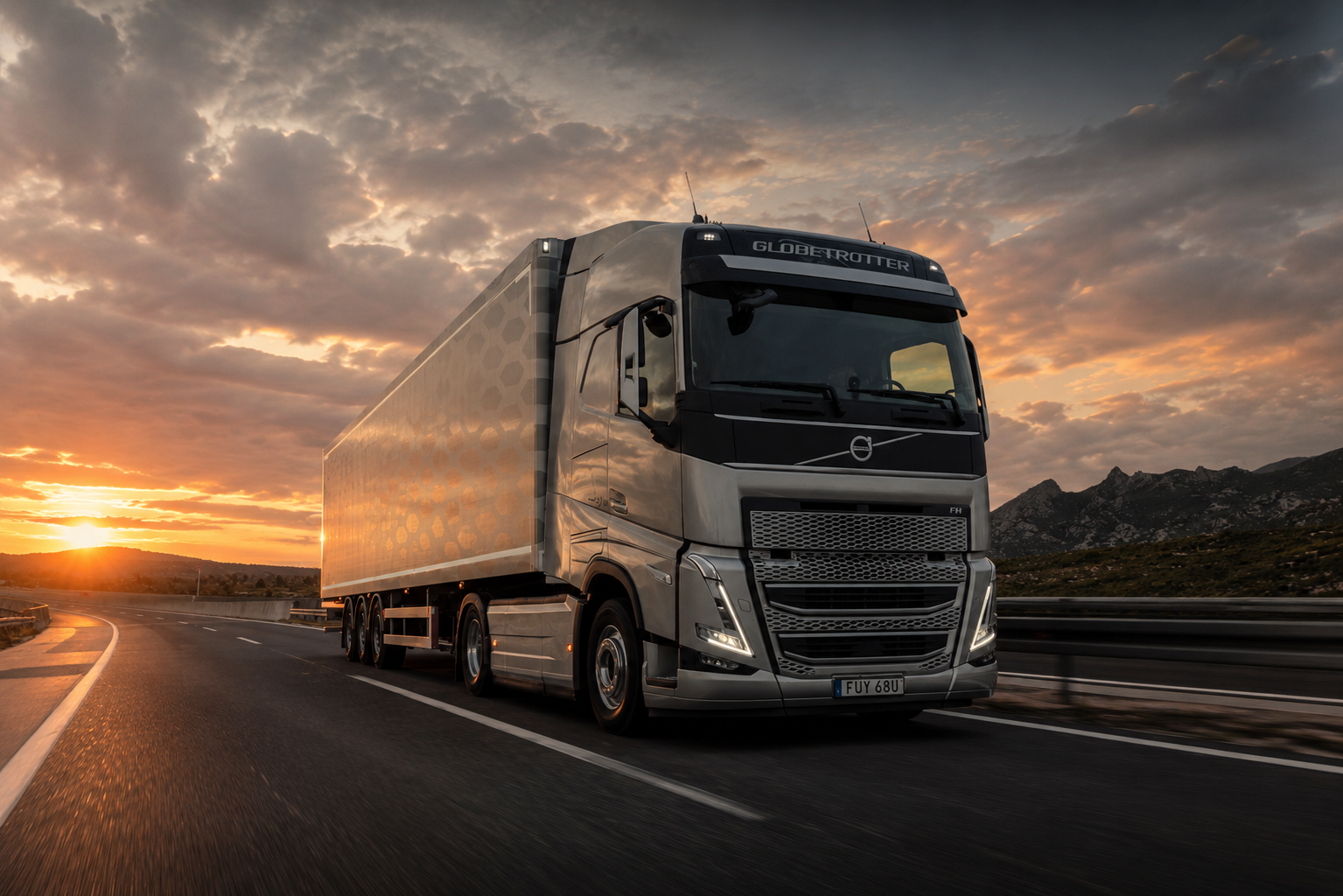 Caminhão Volvo FH em rodovia ao pôr do sol